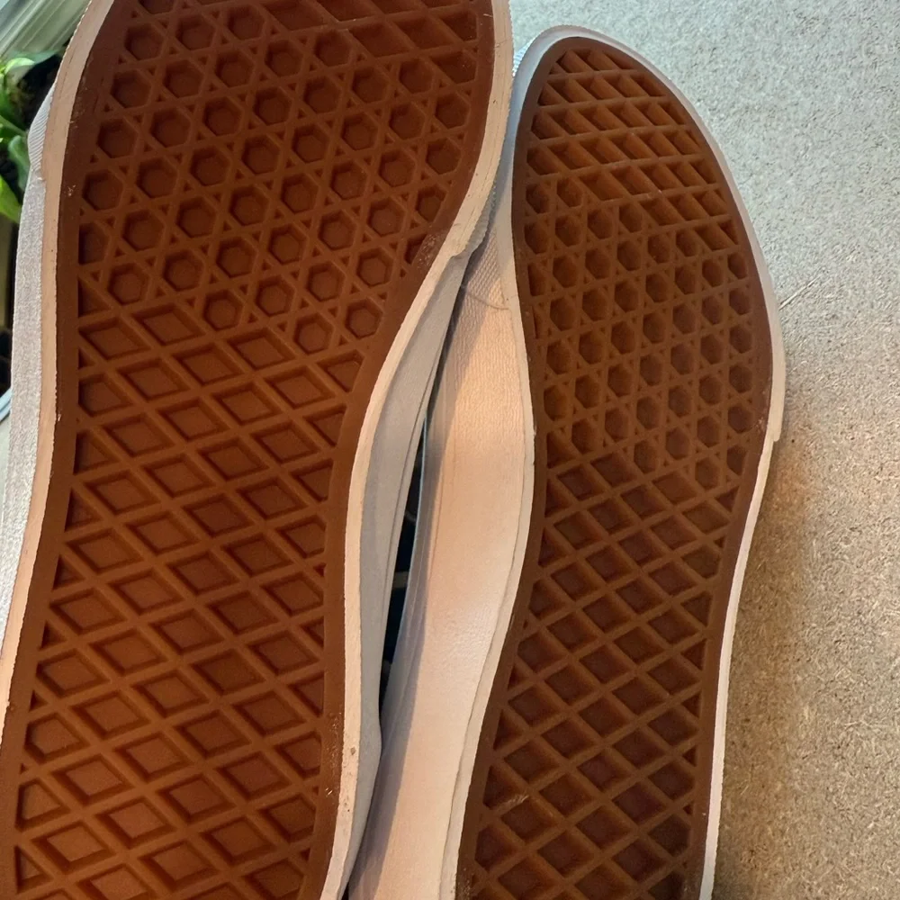 Brand New Vans Camouflage Sneakers with White Soles - Picture 5 of 6